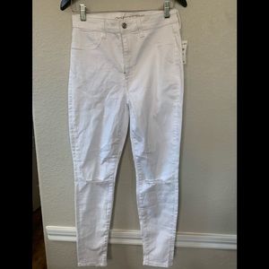 AE distressed white high waisted jeans size 8